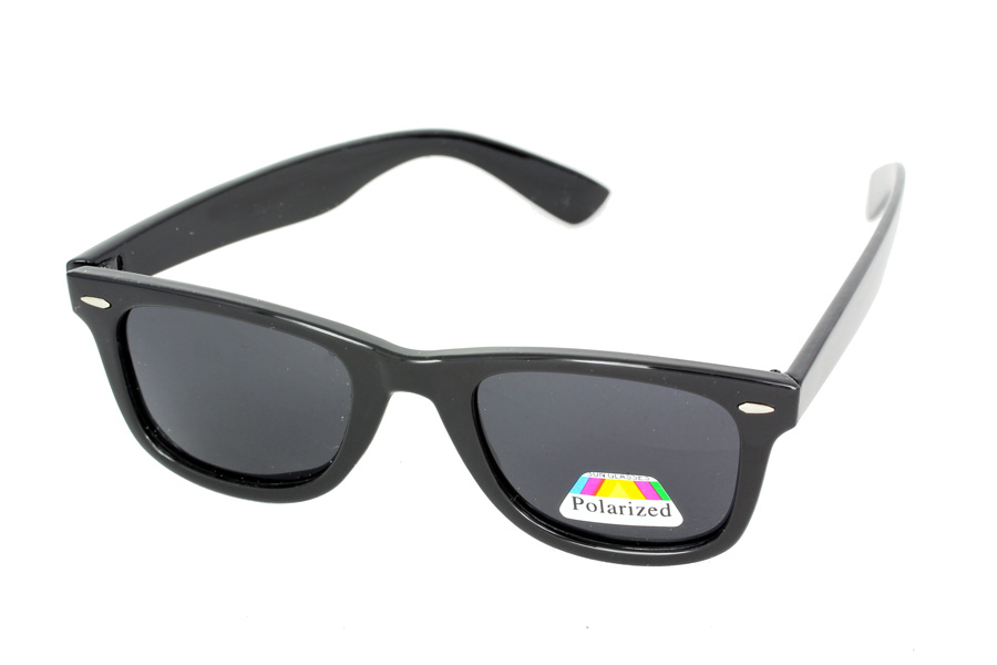 Svarta polaroid solglasÃ¶gon i Wayfarer-modell