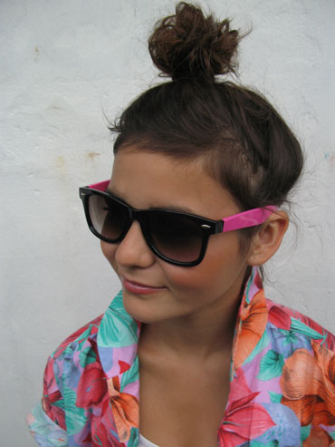 Svarta Wayfarer med rosa skalmar - sunlooper.se - billede 2