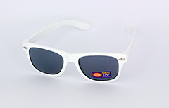 BarnsolglasÃ¶gon i vit Wayfarer-modell - Design nr. 1085
