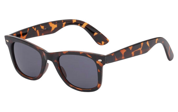 Wayfarer i liten modell med mÃ¶rkt glas - Design nr. 534