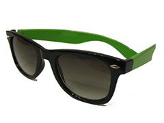 Svarta Wayfarer med grÃ¶na skalmar - Design nr. 566